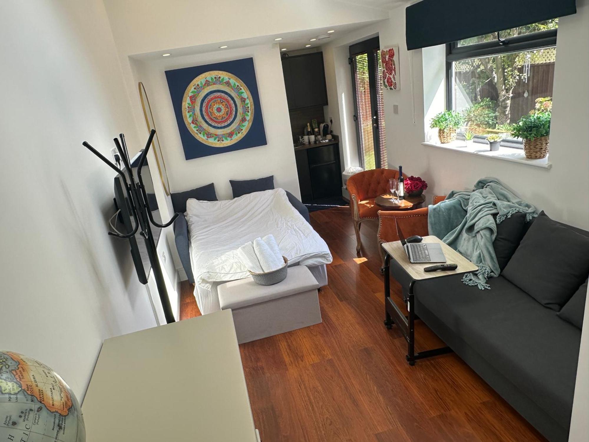Bespoke Gallery Guesthouse Hendon Exterior foto